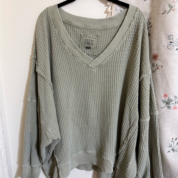 American Eagle Outfitters Tops - American Eagle Outfitters Light Sage Waffle V-Neck Sweatshirt